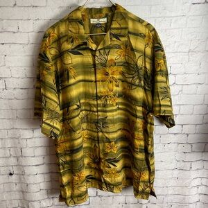Tommy Bahama size large short sleeve button down Hawaiian print shirt silk